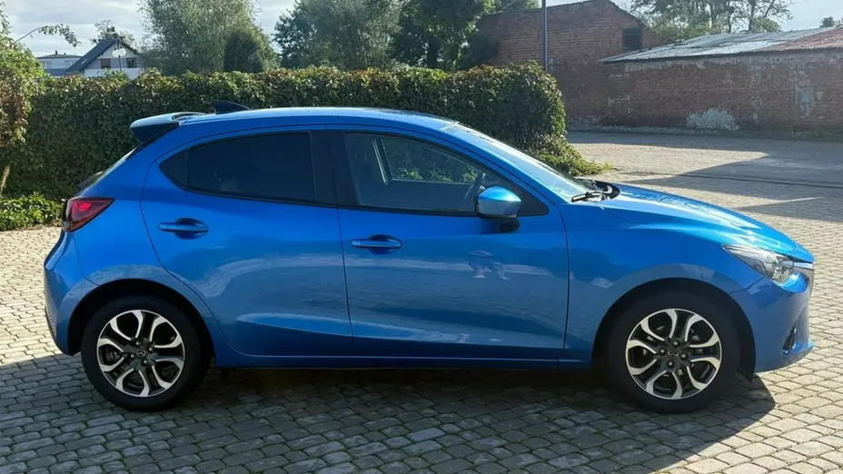 MAZDA 2 -
