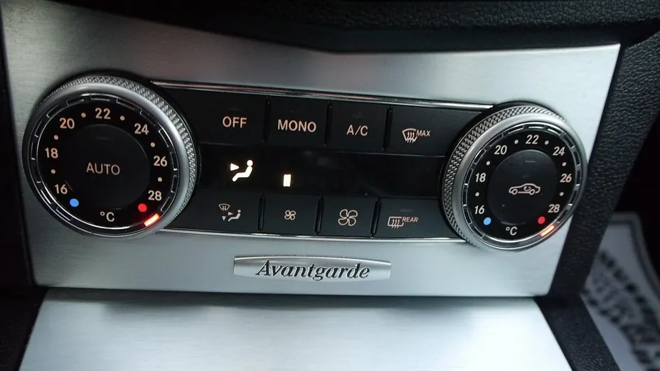 MERCEDES-BENZ C Klasa -