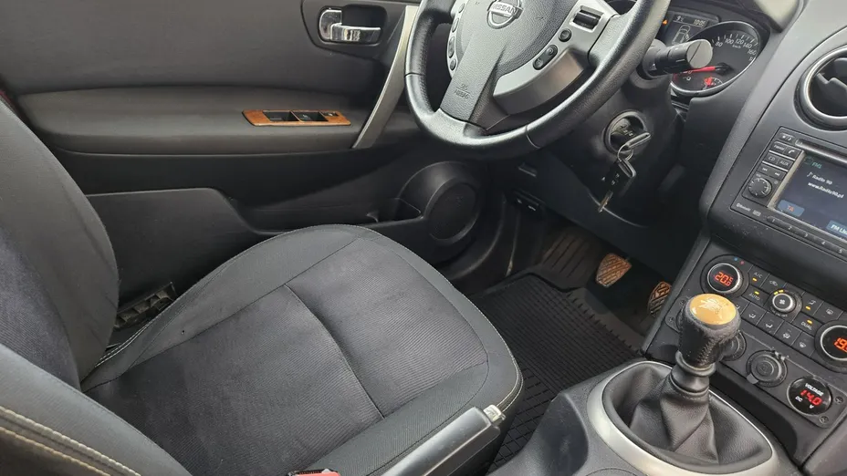 NISSAN Qashqai -