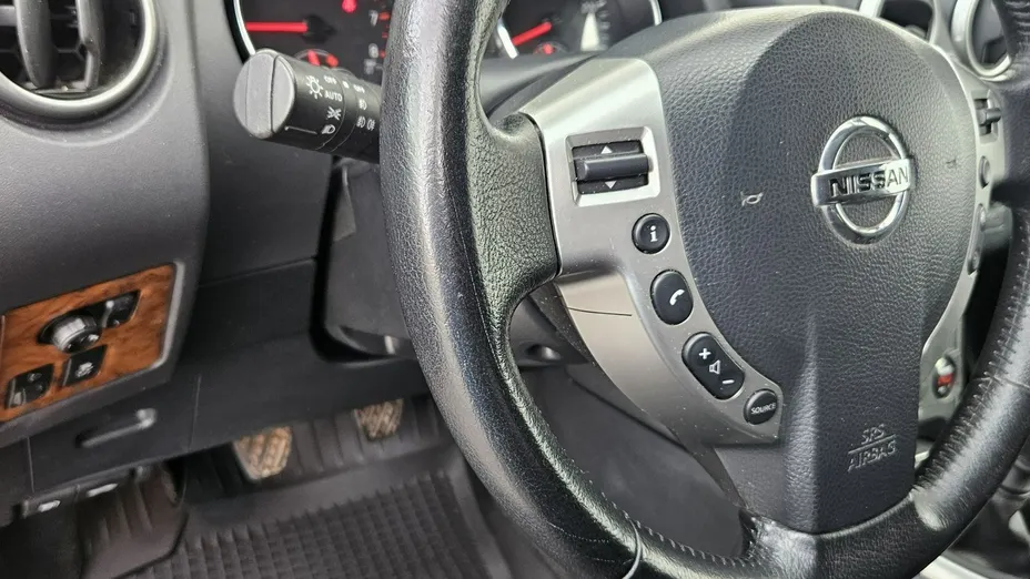 NISSAN Qashqai -