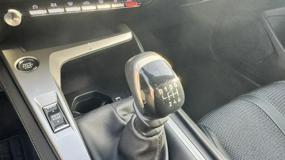 PEUGEOT 308 -