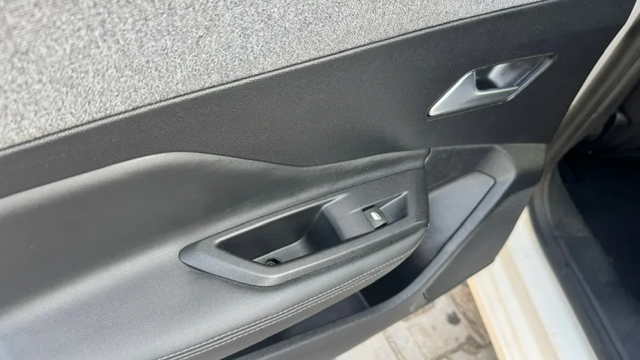 PEUGEOT 308 -