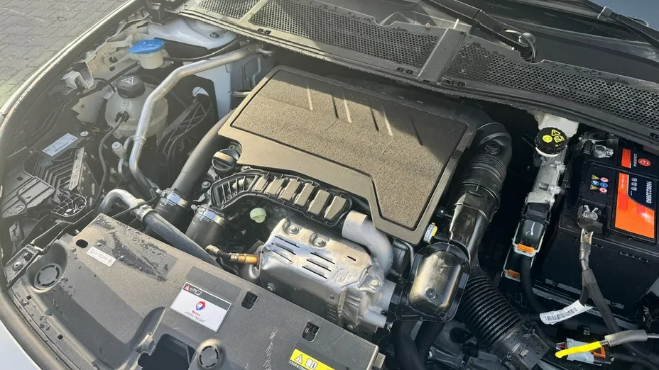 PEUGEOT 308 -