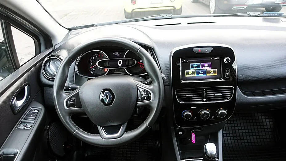 RENAULT Clio -