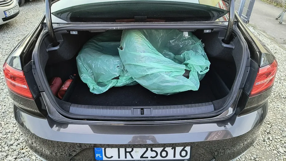 VOLKSWAGEN Passat -