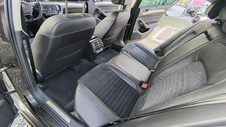 VOLKSWAGEN Passat -