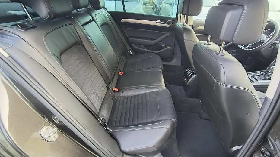 VOLKSWAGEN Passat -