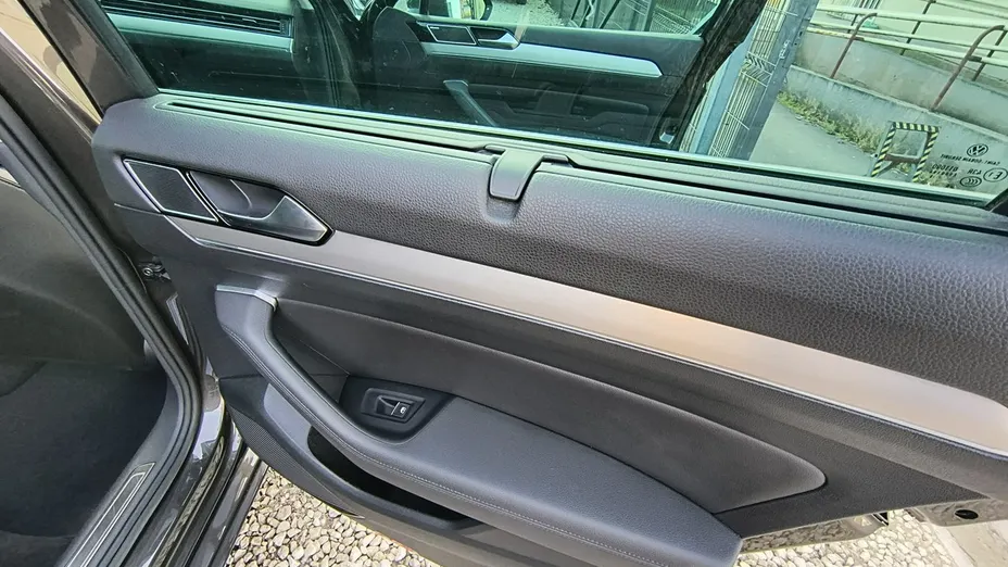 VOLKSWAGEN Passat -