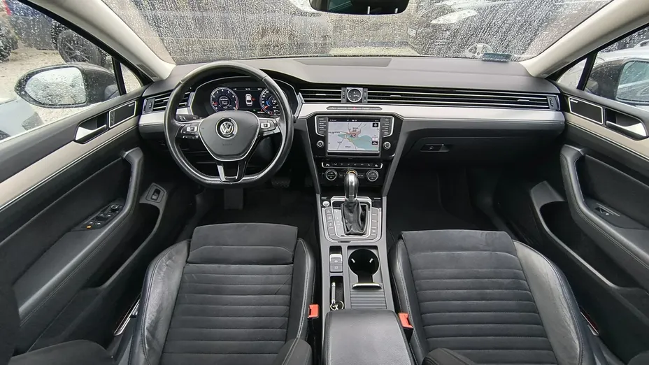 VOLKSWAGEN Passat -
