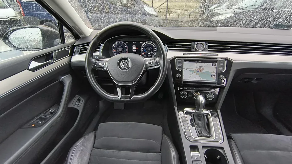 VOLKSWAGEN Passat -