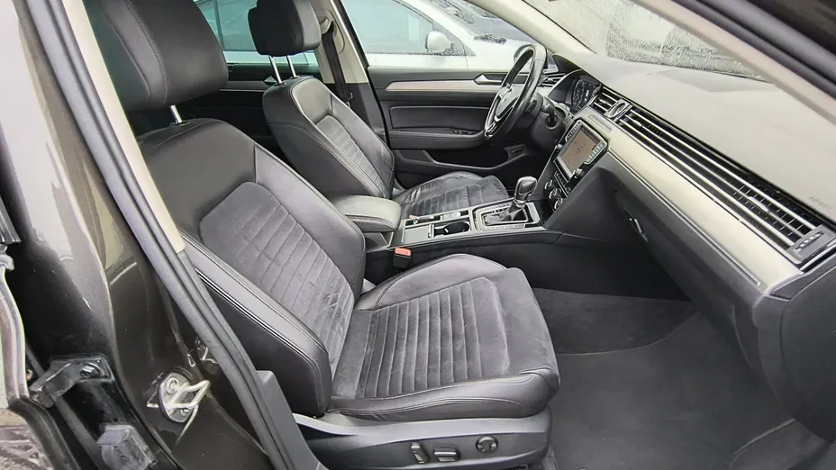 VOLKSWAGEN Passat -