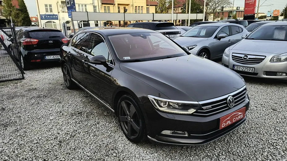 VOLKSWAGEN Passat -