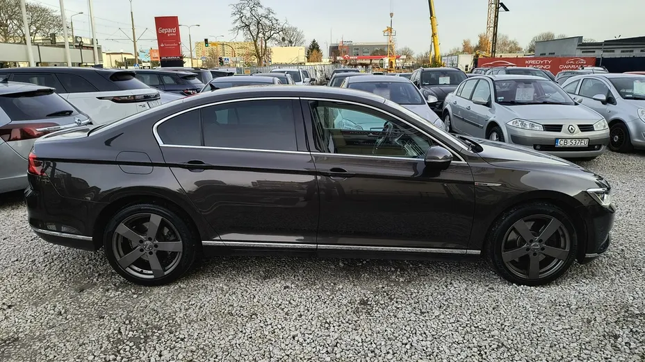 VOLKSWAGEN Passat -