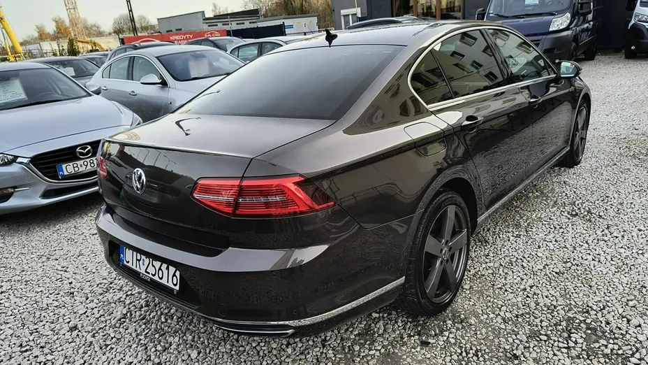 VOLKSWAGEN Passat -