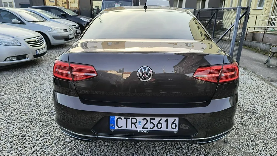 VOLKSWAGEN Passat -