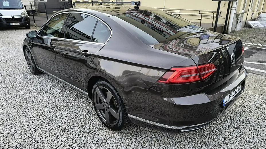 VOLKSWAGEN Passat -