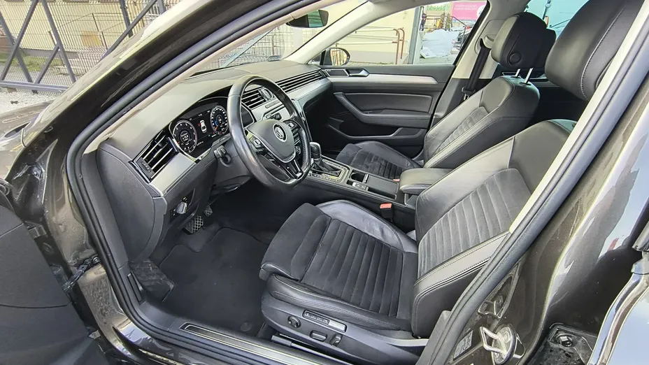 VOLKSWAGEN Passat -