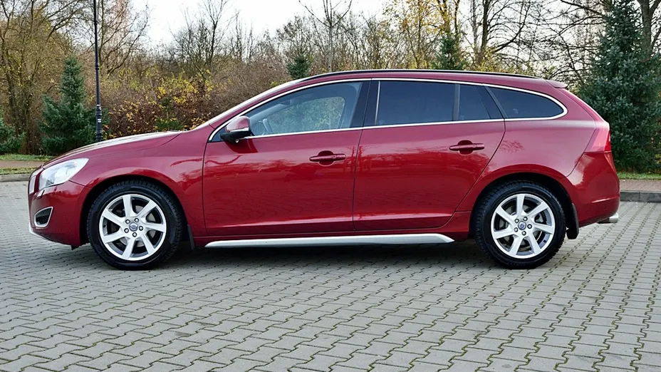 VOLVO V60 -