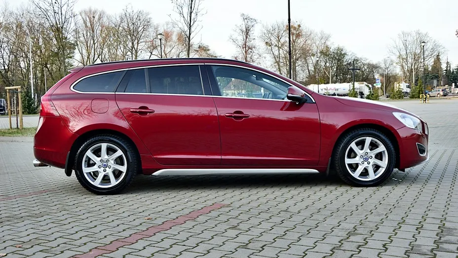 VOLVO V60 -