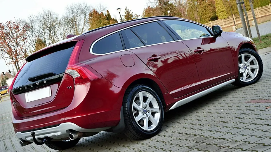 VOLVO V60 -
