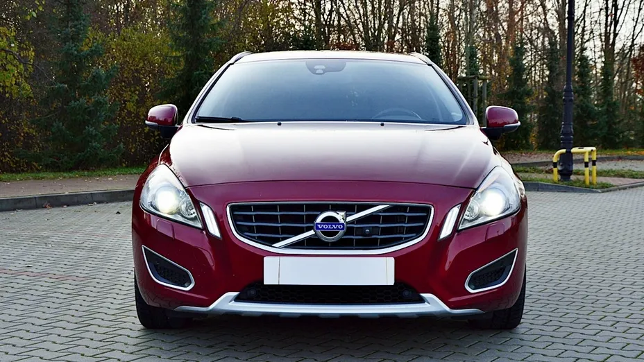 VOLVO V60 -