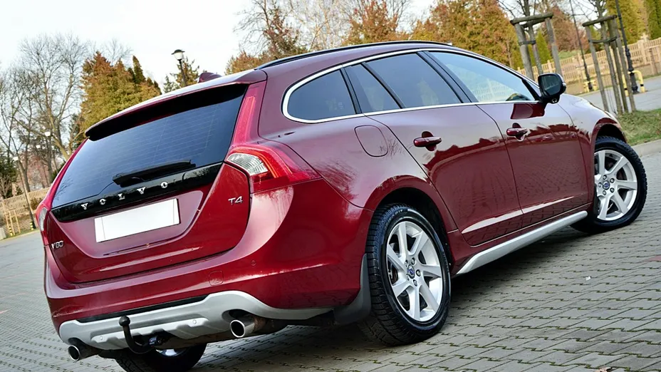 VOLVO V60 -