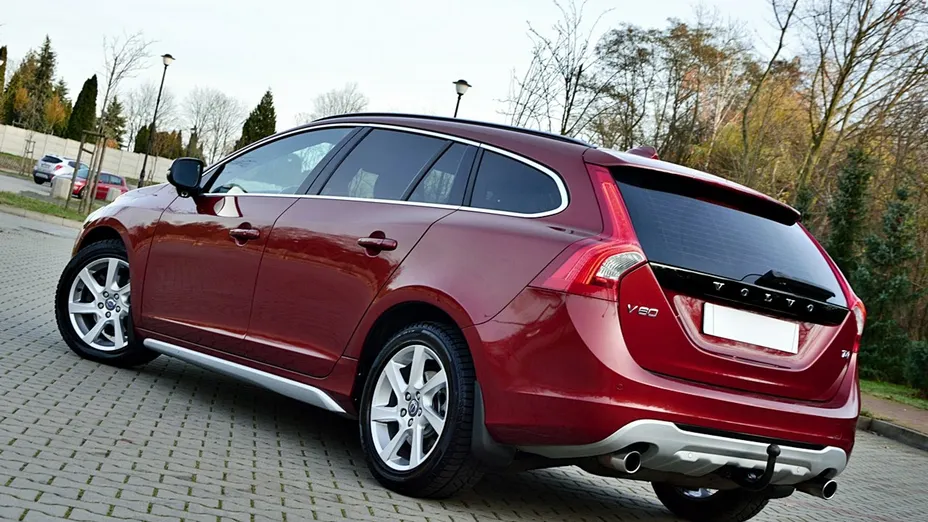 VOLVO V60 -