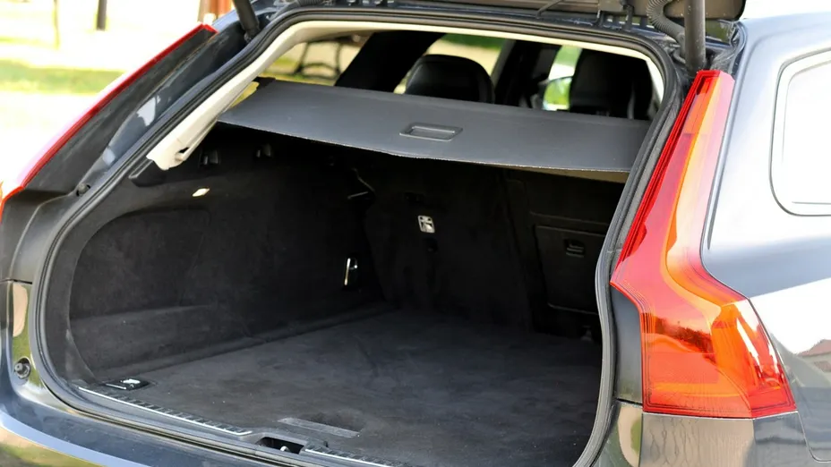 VOLVO V90 -