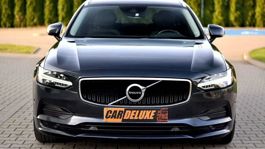 VOLVO V90 -