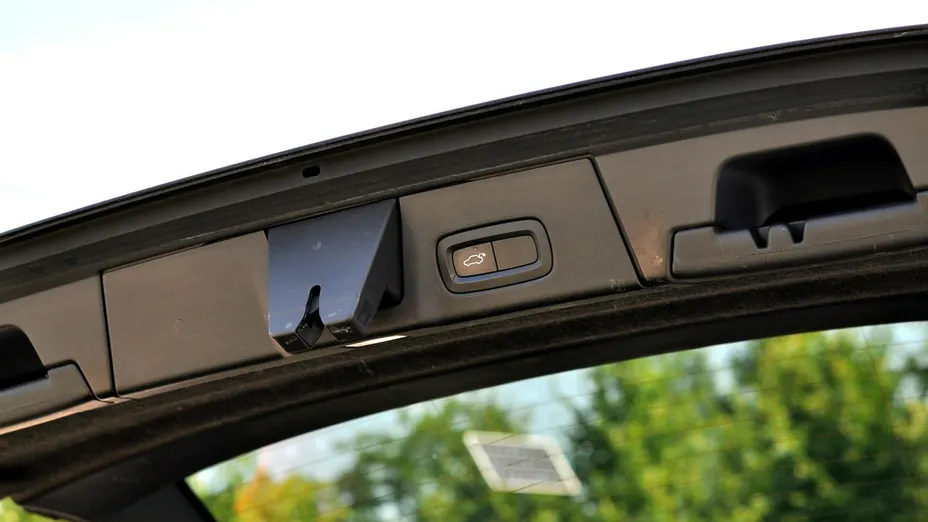 VOLVO V90 -