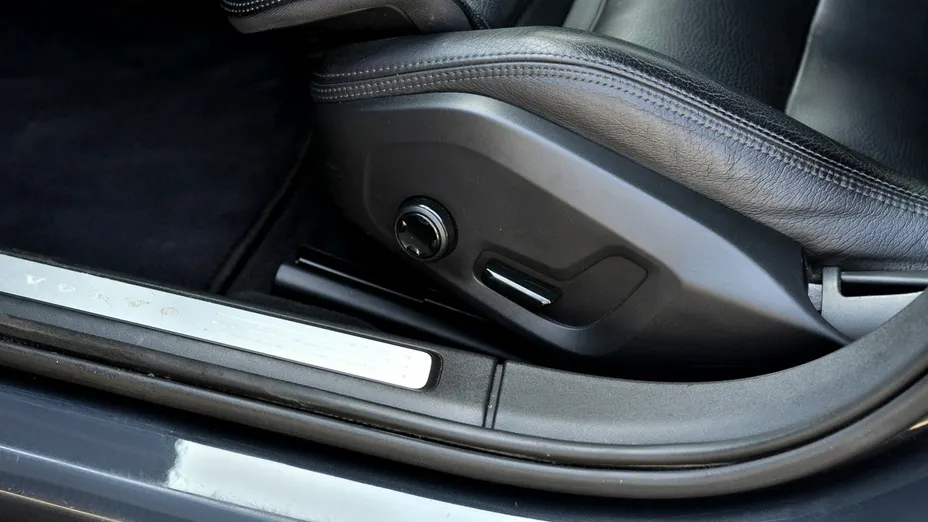 VOLVO V90 -