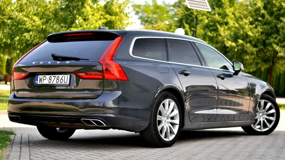 VOLVO V90 -