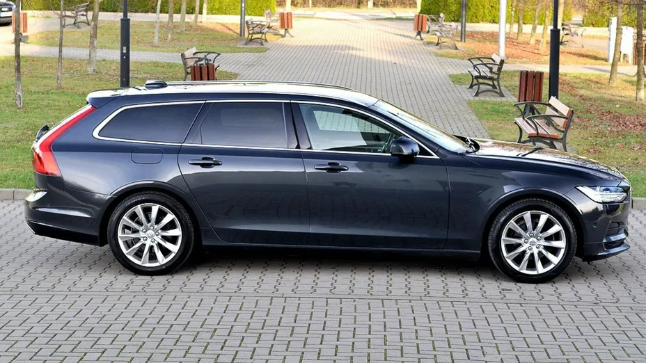 VOLVO V90 -