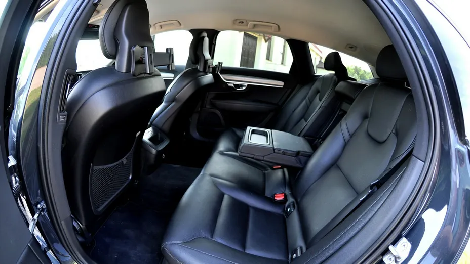 VOLVO V90 -