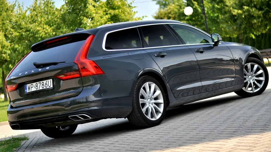 VOLVO V90 -
