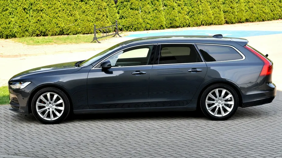 VOLVO V90 -