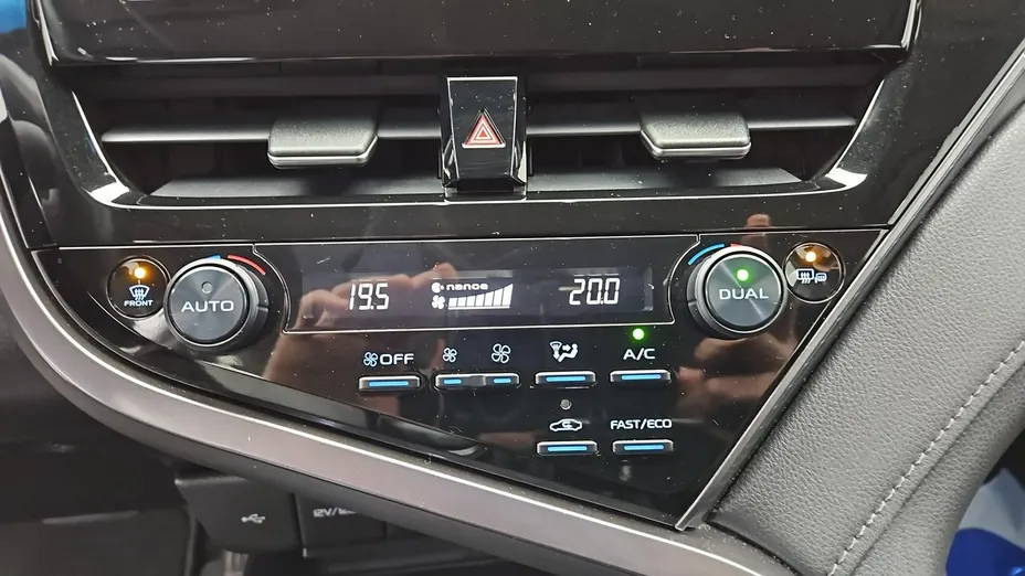 TOYOTA Camry -