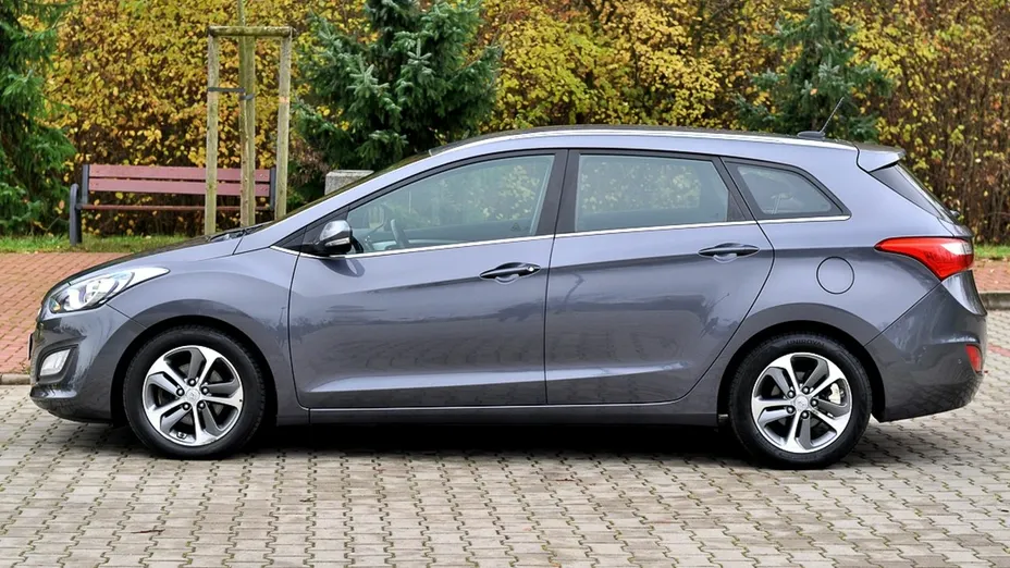 HYUNDAI i30 -