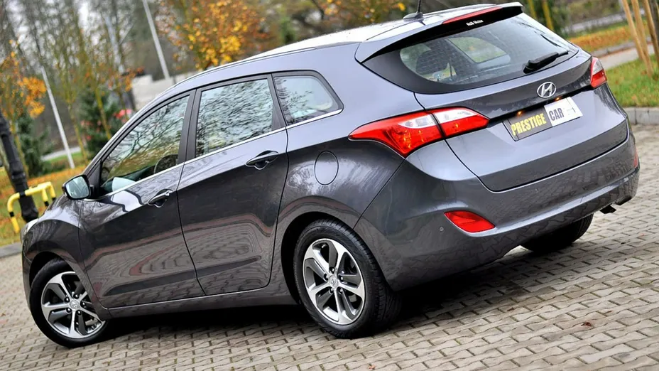 HYUNDAI i30 -