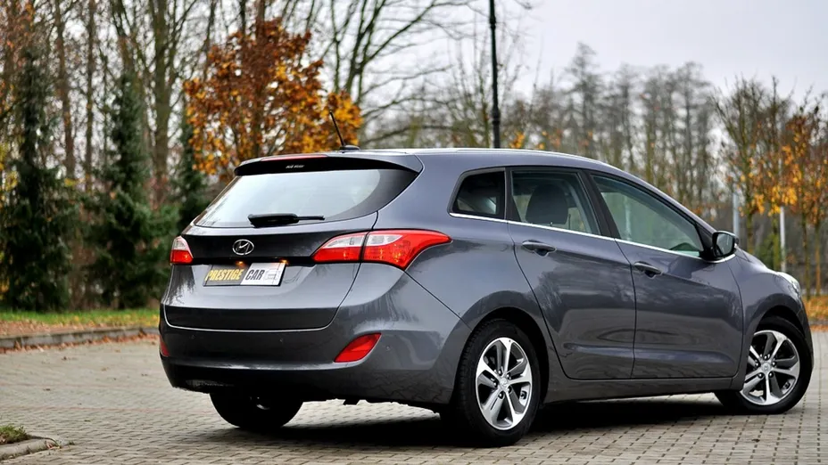 HYUNDAI i30 -