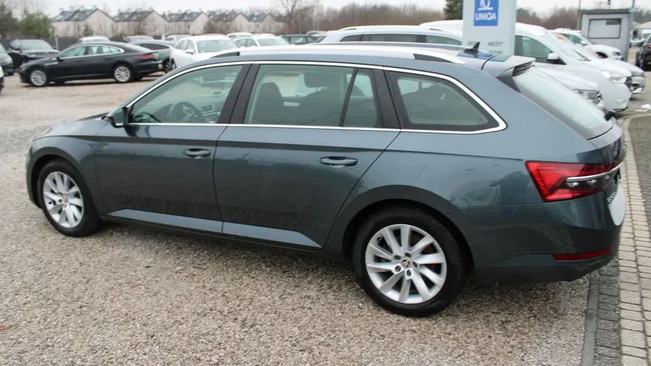 SKODA Superb -