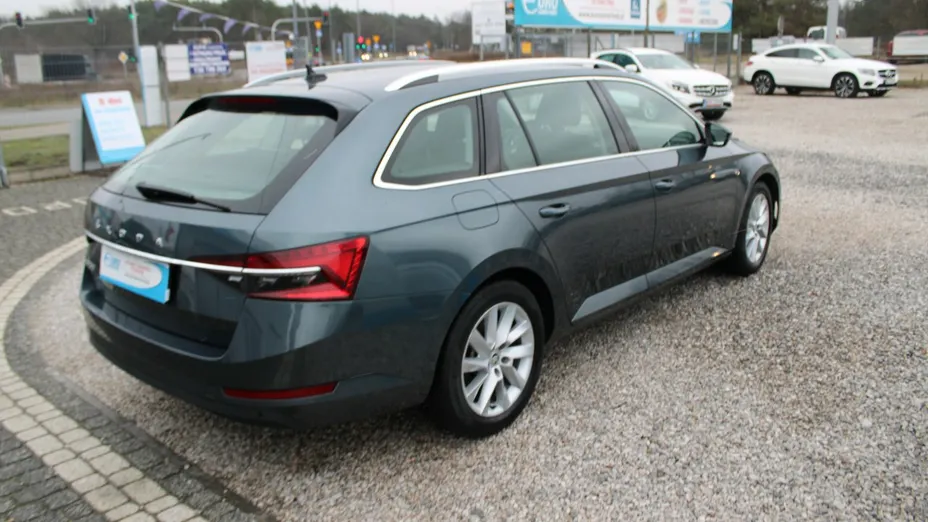 SKODA Superb -