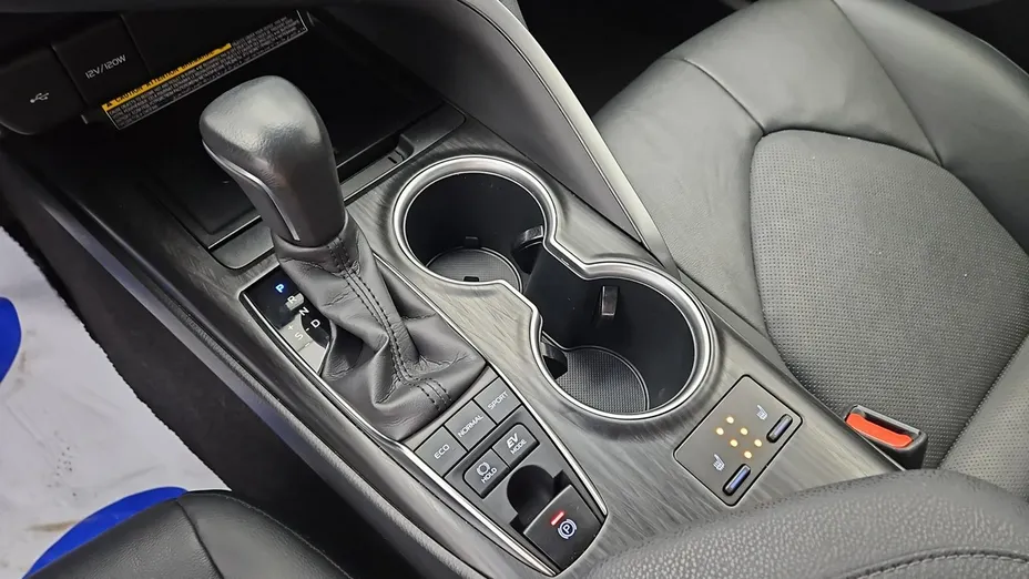 TOYOTA Camry -