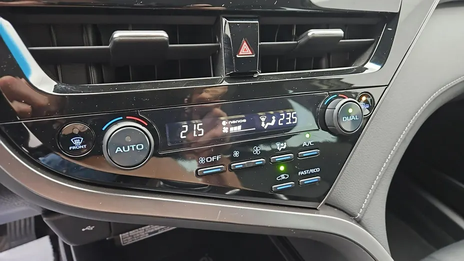 TOYOTA Camry -
