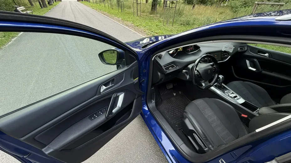 PEUGEOT 308 -