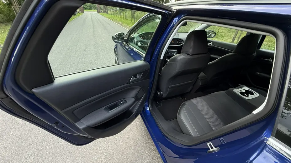 PEUGEOT 308 -