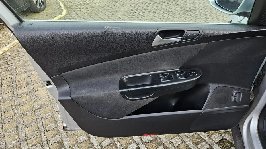 VOLKSWAGEN Passat -