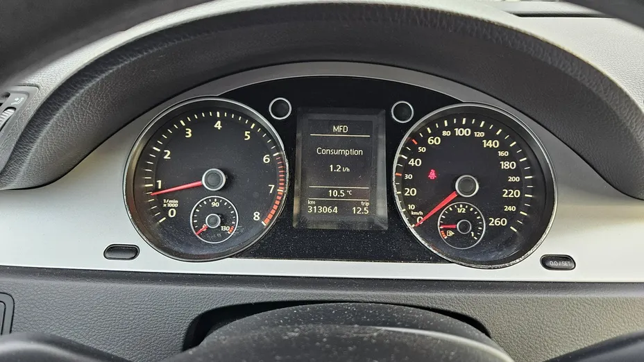 VOLKSWAGEN Passat -