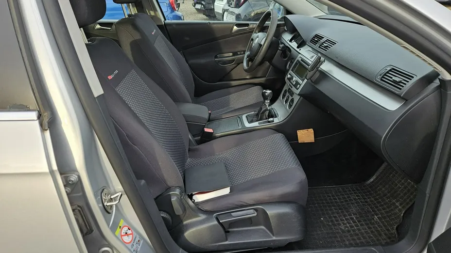 VOLKSWAGEN Passat -