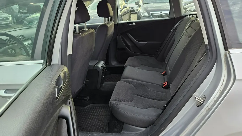 VOLKSWAGEN Passat -